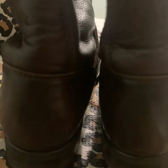 FRYE BURGUNDY BROWN BOOTS. - Picture 6 of 6